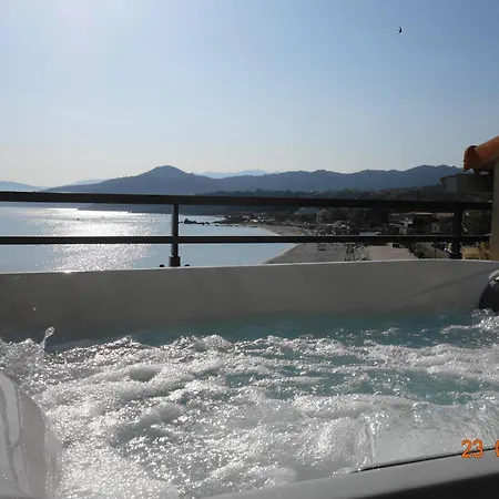 L'ambre L'Ile-Rousse (Corsica)